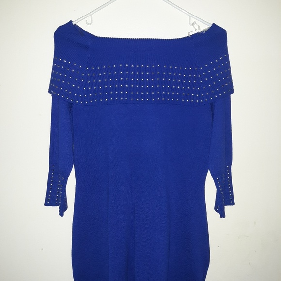 Questions Blue swoop neck sweater. - Picture 4 of 5